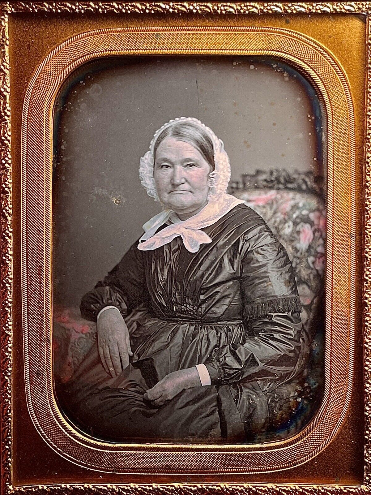NICELY TINTED 1/4 PLATE DAGUERREOTYPE - GORGEOUS GRANNY -  FULL CASE