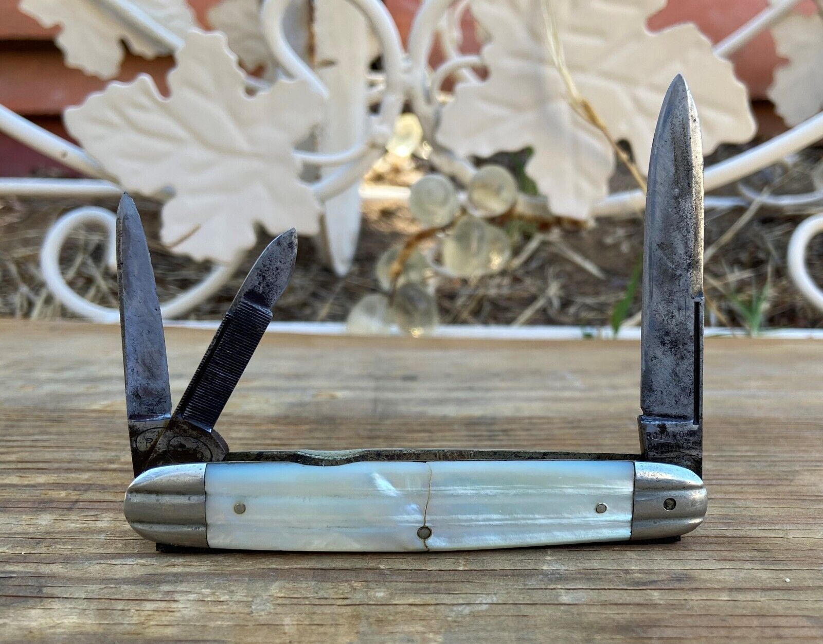 Old Vintage Antique Pocket Knife ROYAL OAK CUTLERY CO. Pearl Handle MOP Whittler