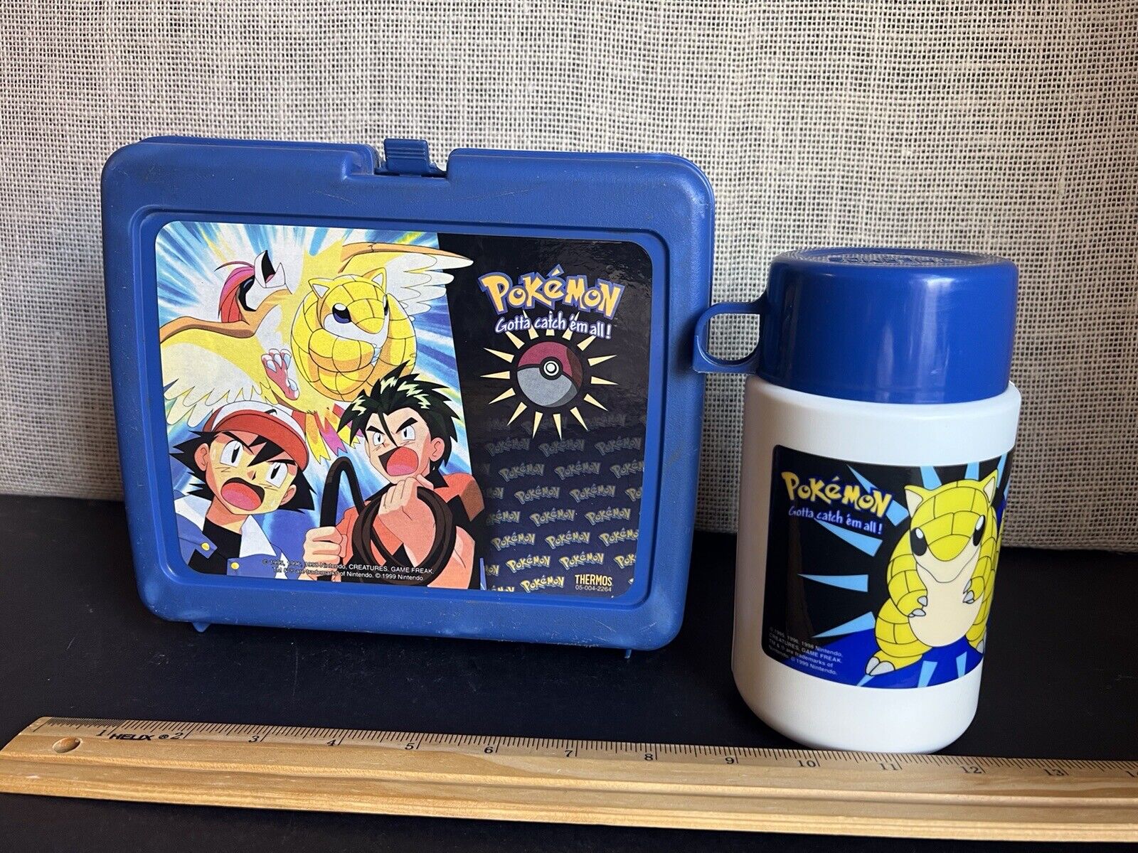 Pokémon VINTAGE  1999 Thermos Lunchbox with NEVER USED SANDSHREW THERMOS