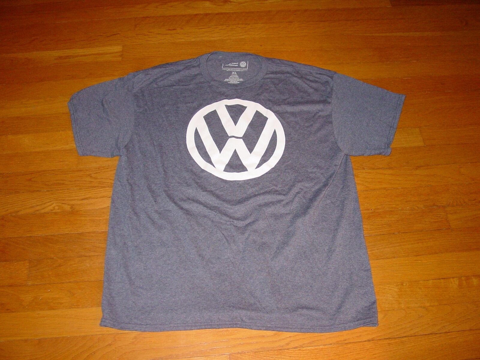 VW Official Licensed  VOLKSWAGEN  Logo   FAHRVERGNUGEN  T-Shirt NEW .....  SMALL