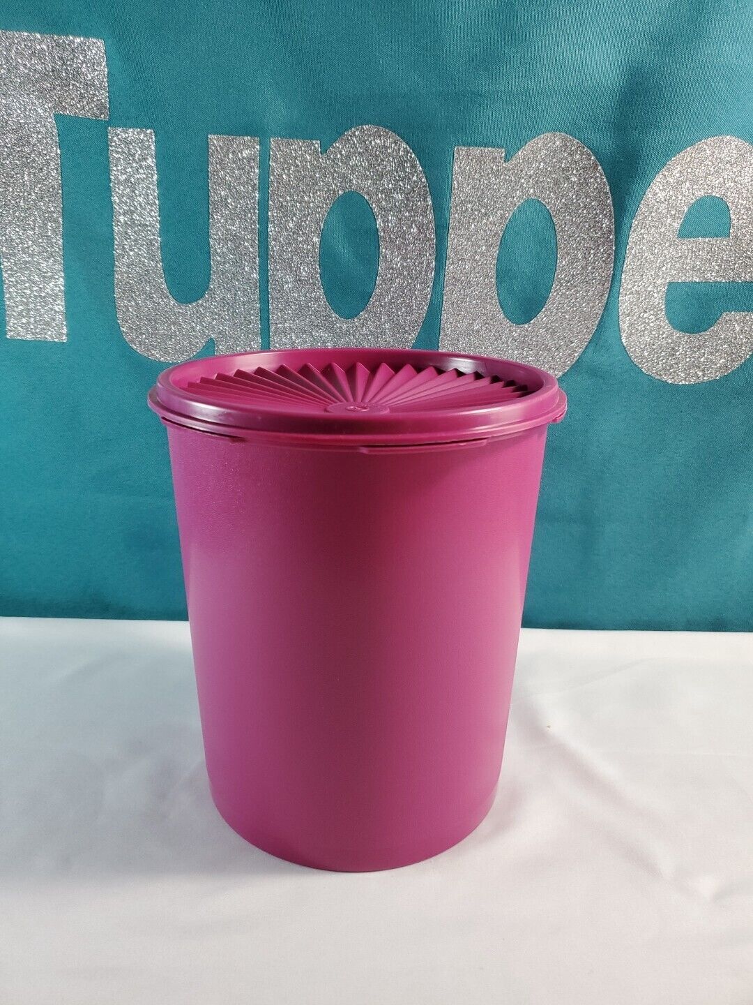 New Tupperware Servalier Canister 2.7L / 11.50 cup Deep Pink Canister New Sale 