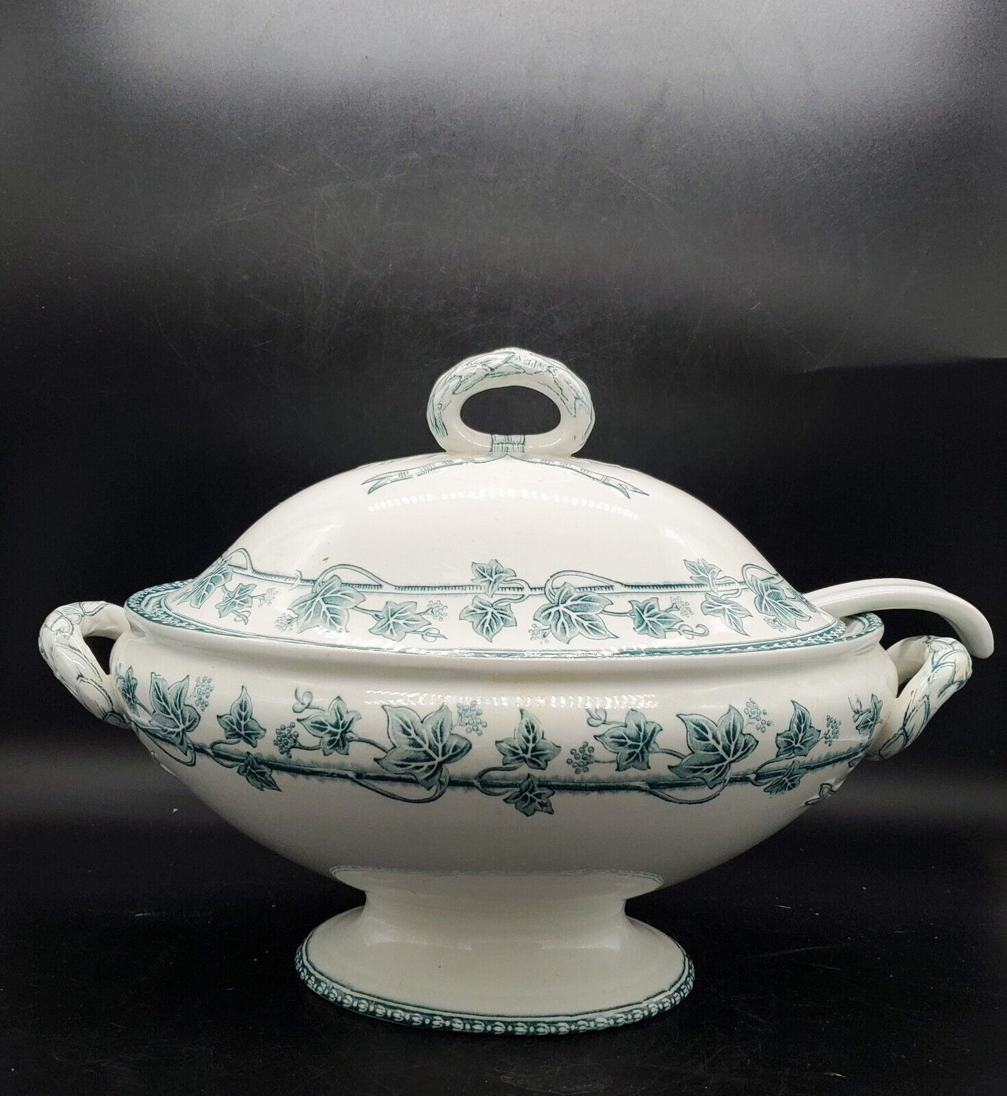 Vintage Wedgwood Ivy Covered Soup Tureen W/ Ladel 14.5\