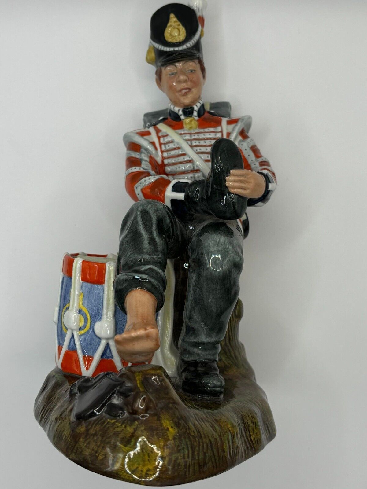 ROYAL DOULTON Drummer Boy HN2679 Figurine Retired Collectible - EXCELLENT SIGNED