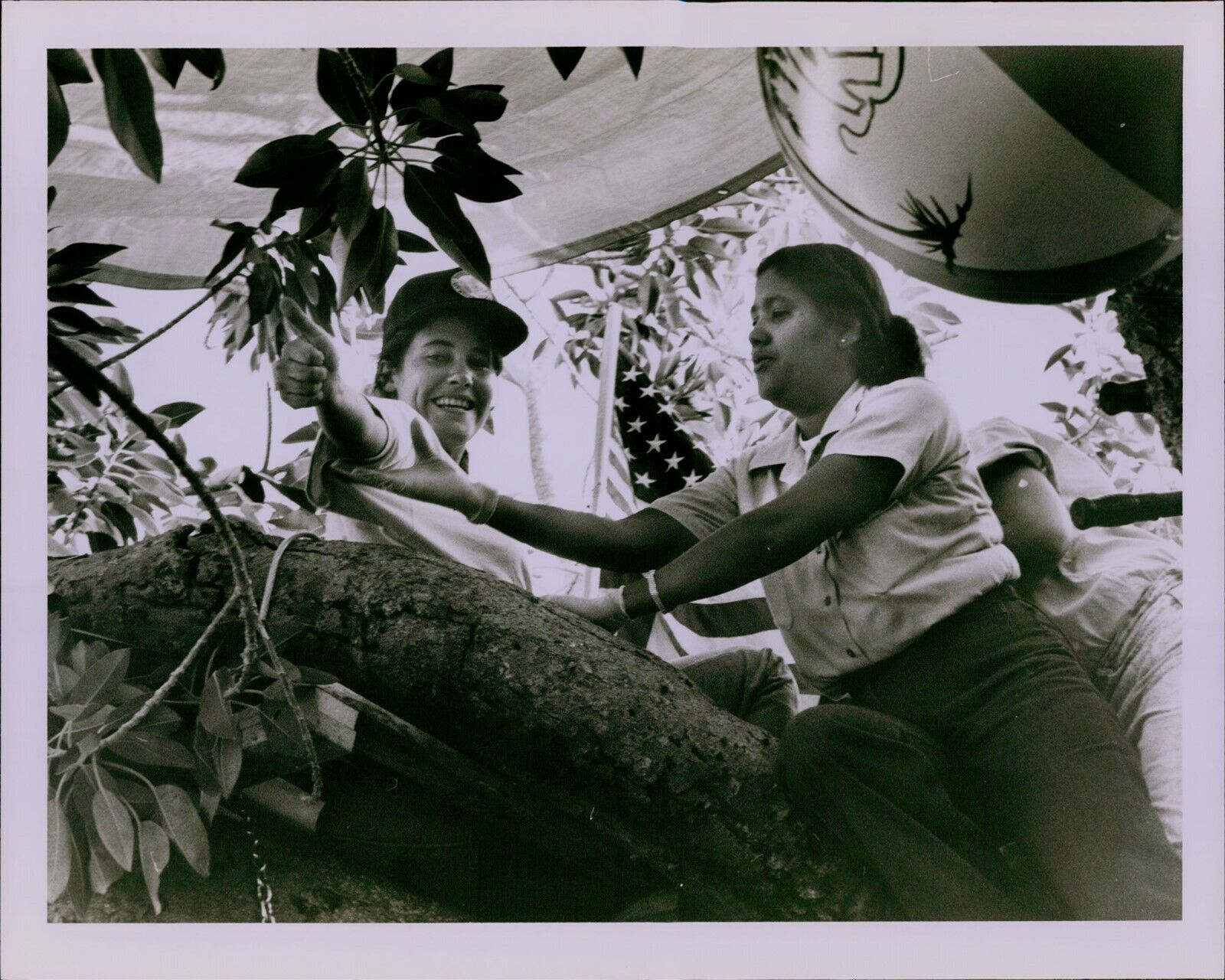 LG831 1990 Original Ozzie Osborne Photo KEY WEST TREE SITTERS Protesters Ladies