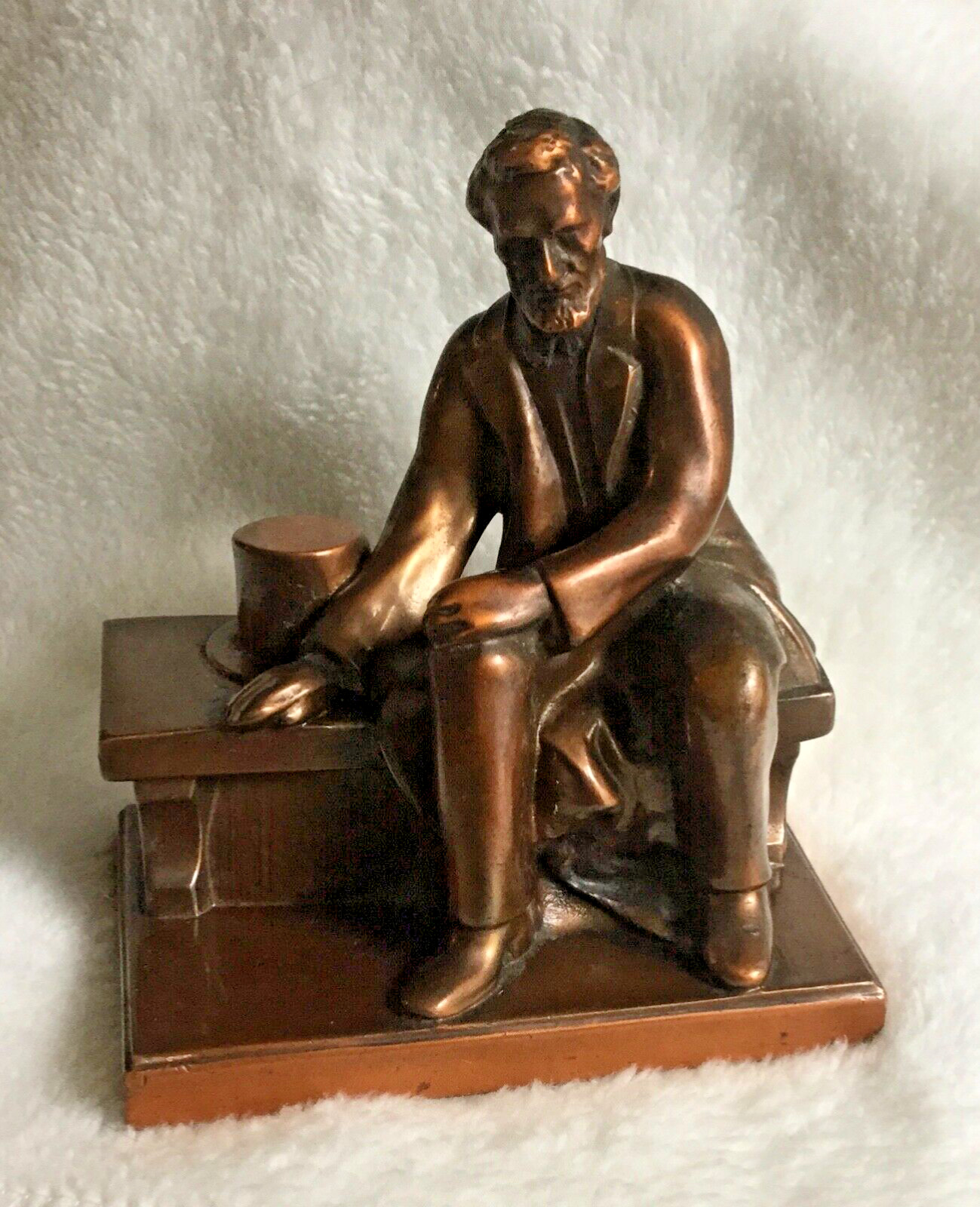 ANTIQUE ABRAHAM LINCOLN SITTING ON BENCH W/ HAT Ronson Bronze Figure