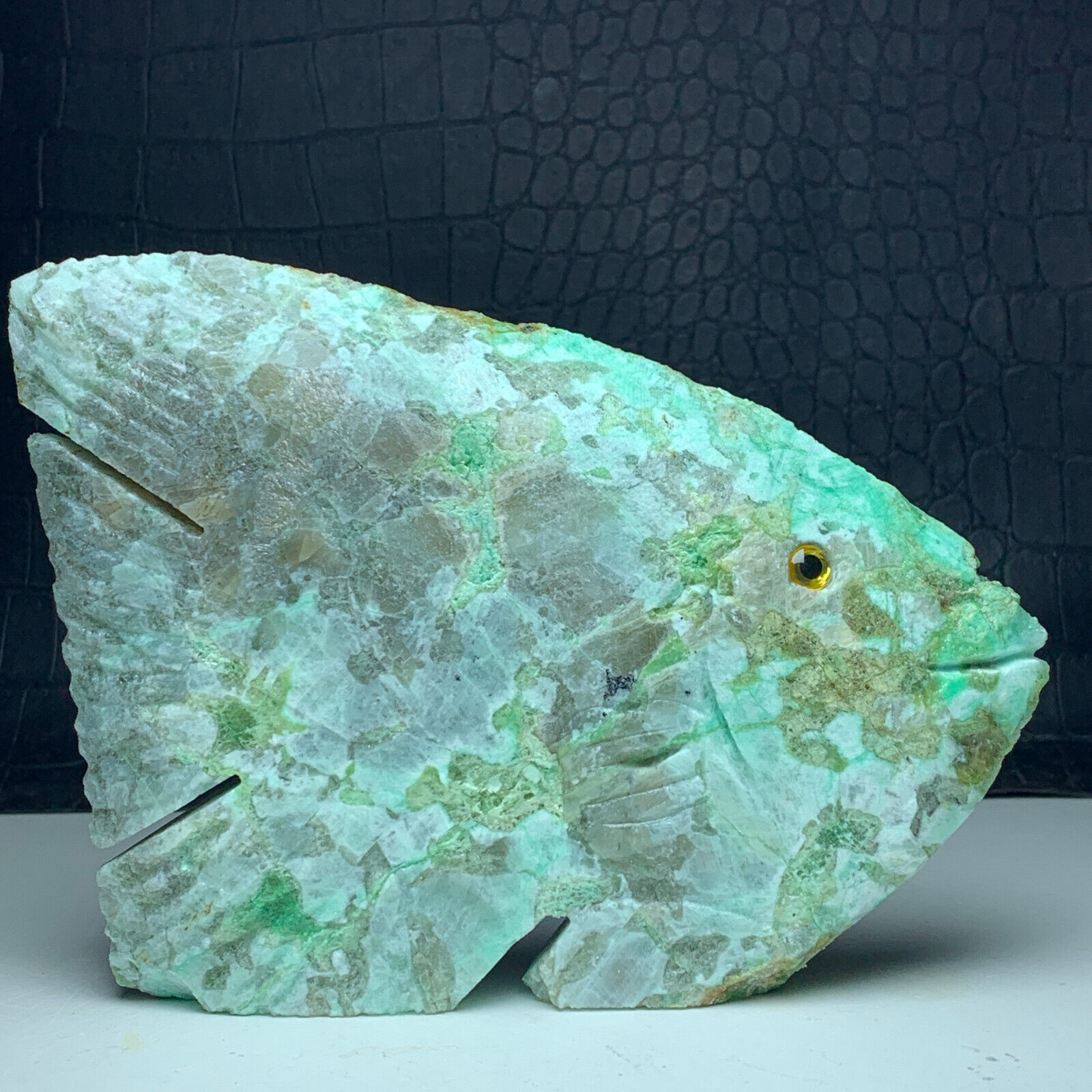 422g Natural Crystal Mineral Specimen. Apatite. Hand-carved Crystal Fish.Gift.PY
