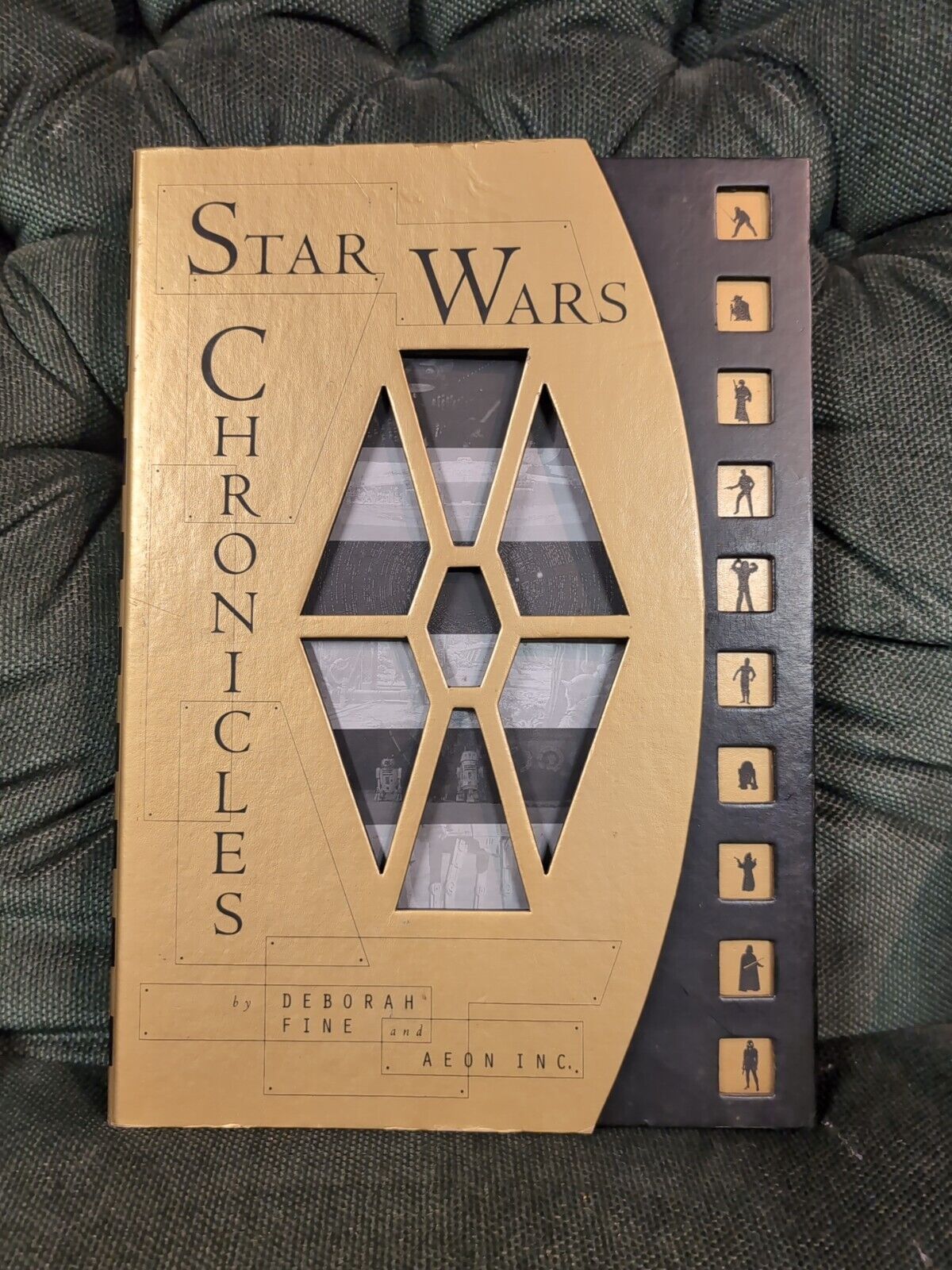 STAR WARS CHRONICLES BOOK. 1997 1st Edition. Vintage. Very rare collectible.