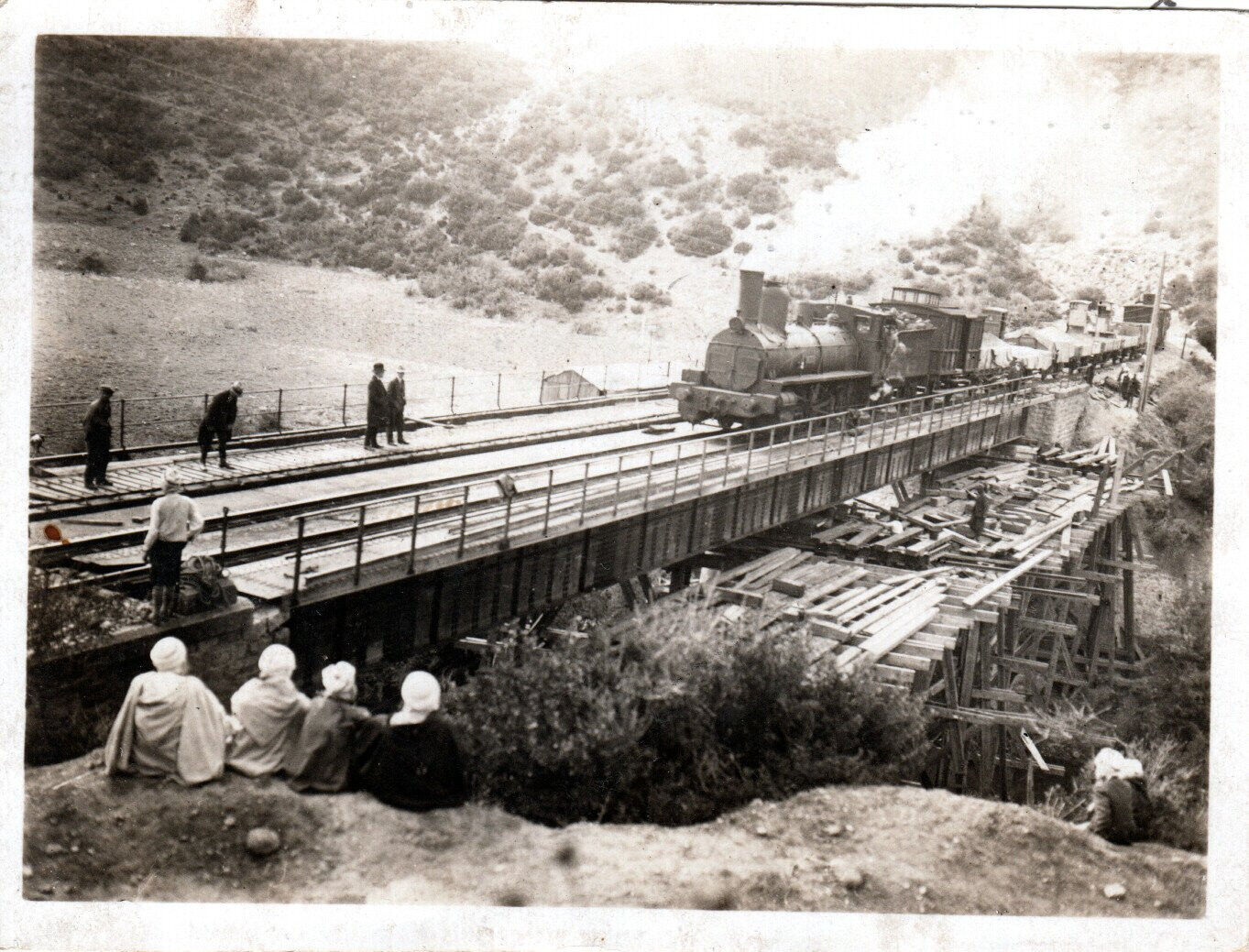 Photo C.F.A.E.  Souk-Ahras Line - Train on the New Bridge - 1930 - Algeria