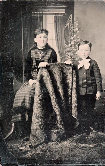 ORIGINAL VICTORIAN Tintype / Ferrotype Photograph c1860s MOTHER & CHILD PORTRAIT