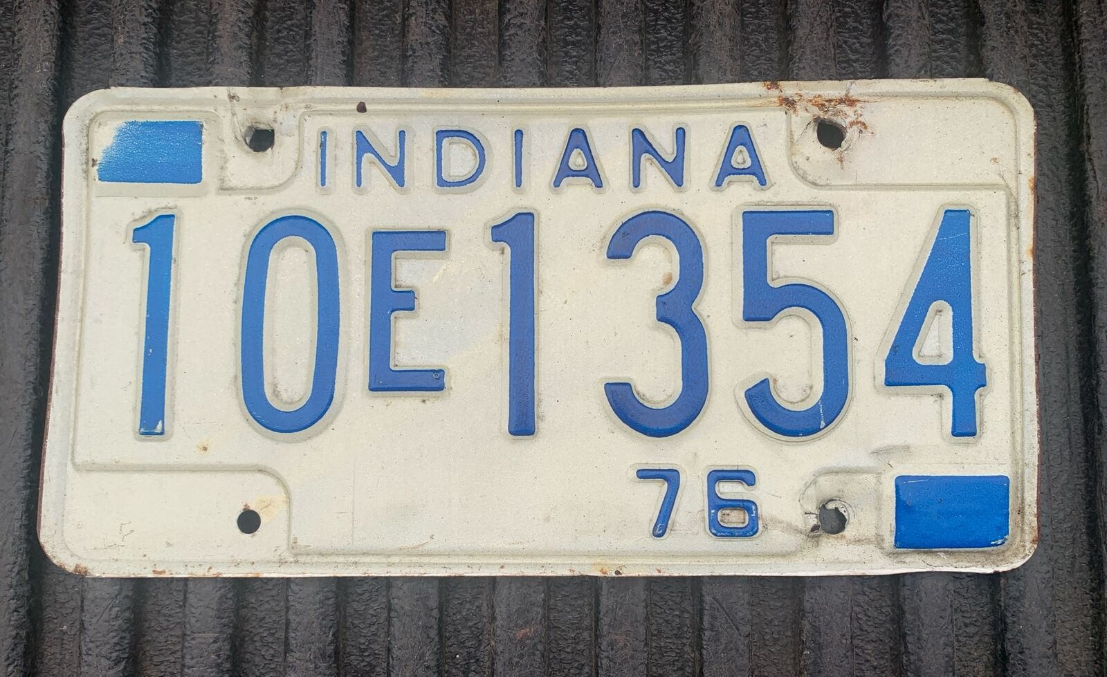 Vintage Indiana 1976 US Car License Plate 10E1354