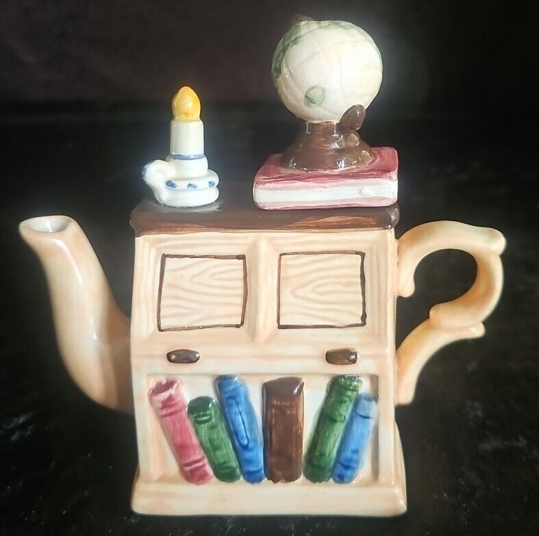 Decorative Library Teapot. 5\