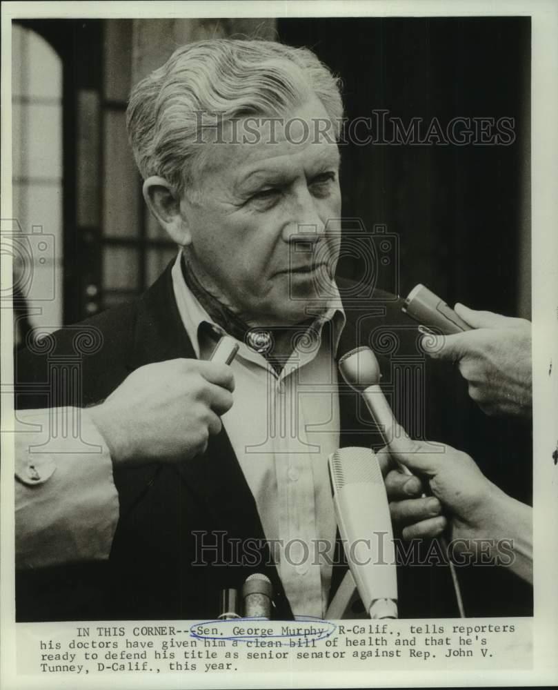 1970 Press Photo California Senator George Murphy with Press - now42192