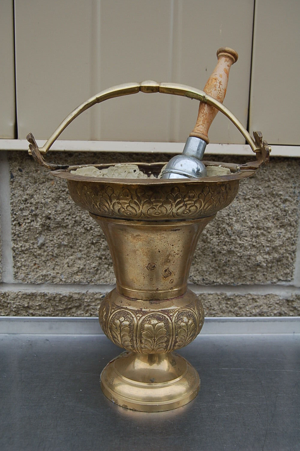 + Old Bucket & Sprinkler Set  + (#1050)  Aspergil + chalice co.