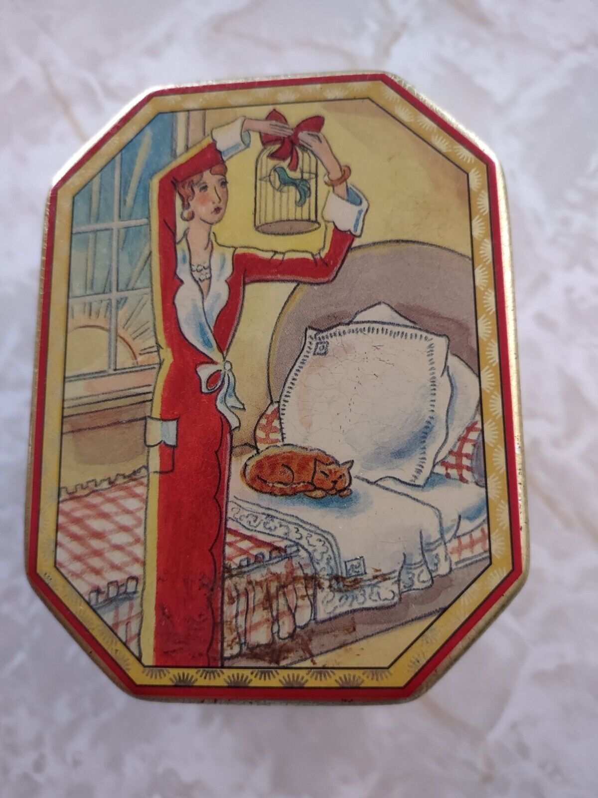 VINTAGE 1928 JEWELRY COLLECTOR'S SERIES OCTAGON DECORATIVE TIN EARLY TO BED RISE