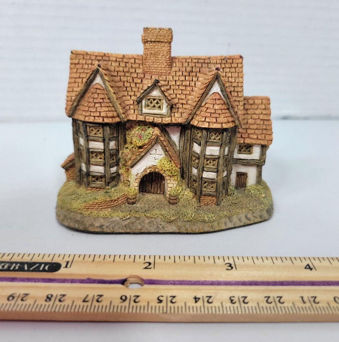 Shirehall by David Winter 1985 Cottage Figurine Heart of England Series Cottages