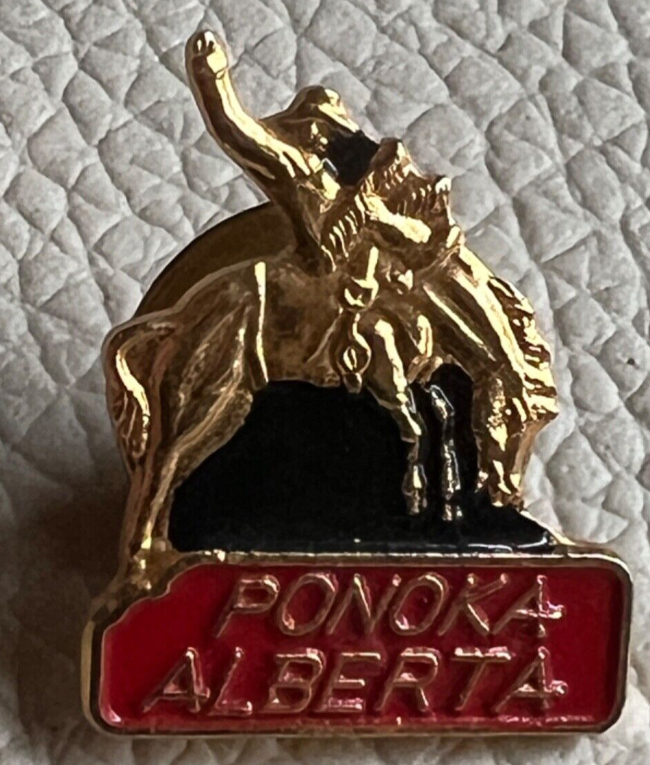 PONOKA ALBERTA CANADA RODEO BUCKING BRONCO COWBOY RARE pin badge lapel brooch