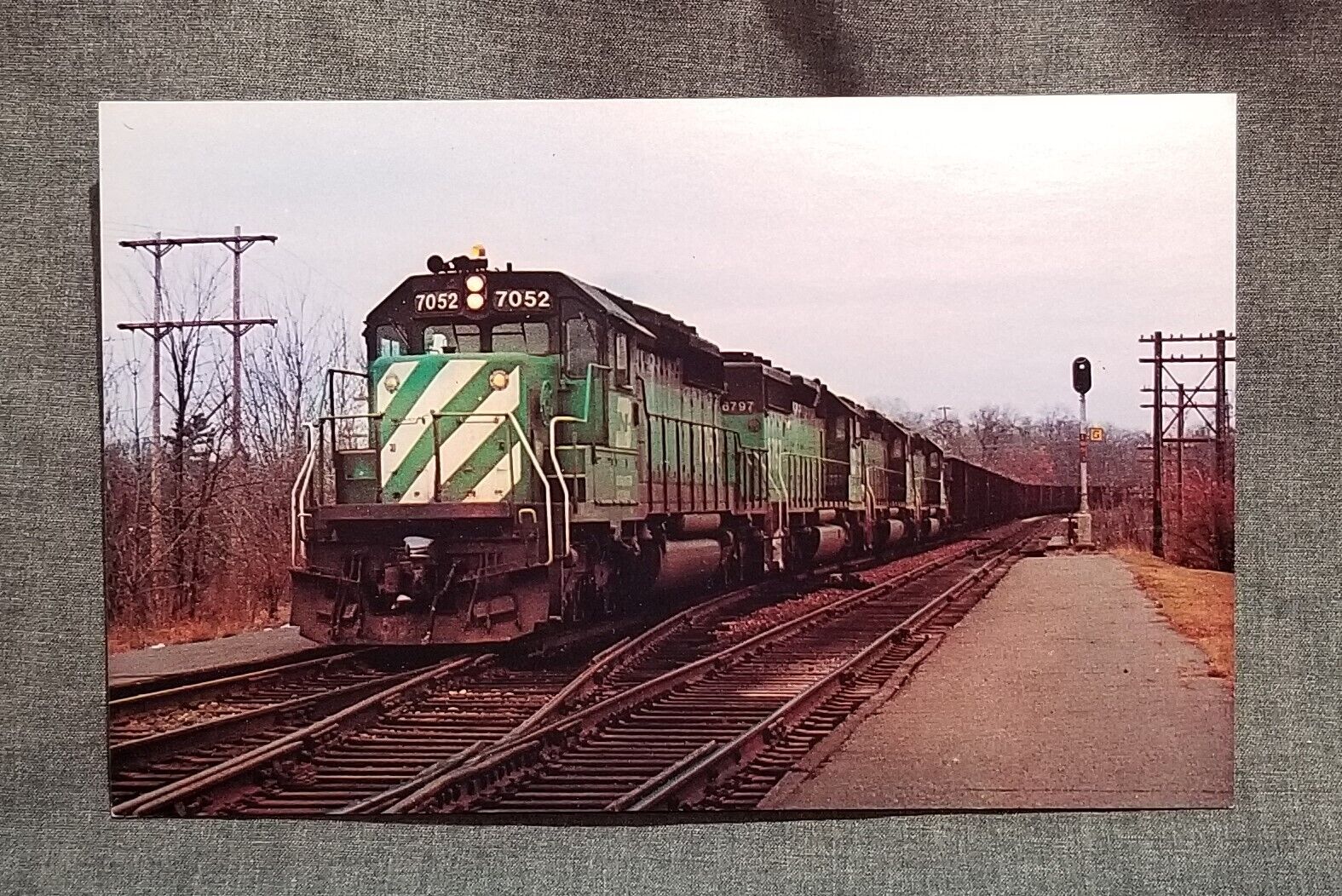 LMH Postcard BURLINGTON NORTHERN EMD SD40-2 Coal Train #7052 Wisconsin Dells