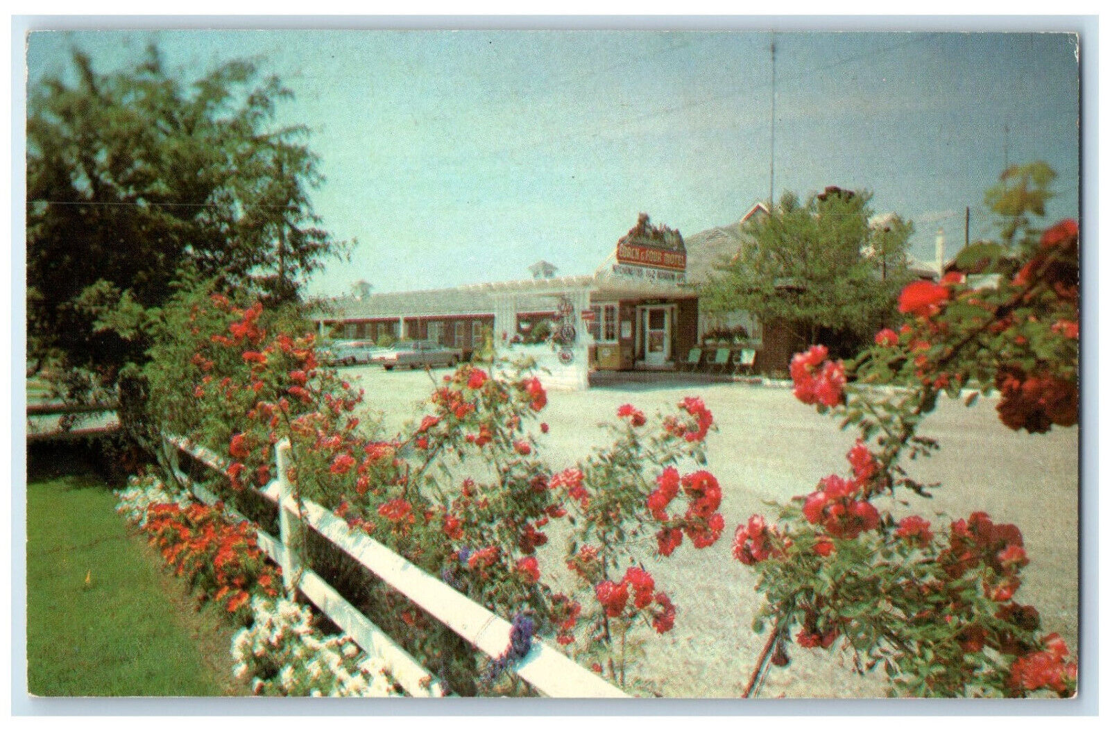 c1960\'s Coach and Four Motel Plains Road West Hamilton Ontario Canada Postcard