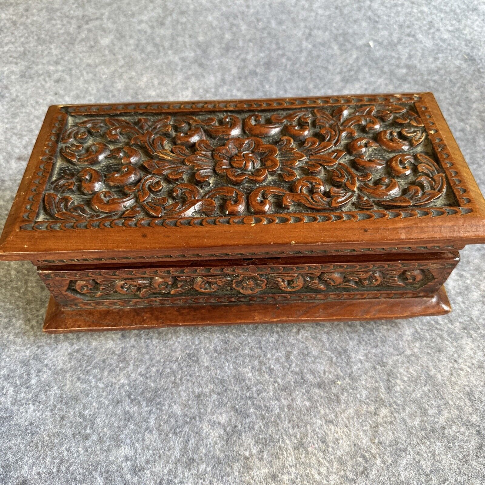 Vintage Antique Carved Solid Wood Trinket Jewelry Box Ornate Hinged Velvet Inter