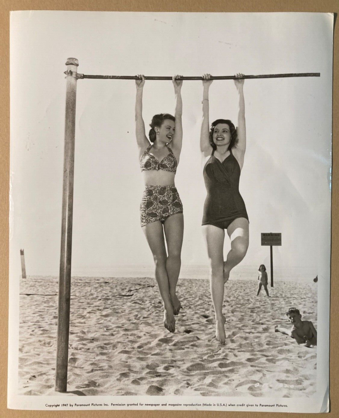 Barefoot leg art swimsuit pinup photo dancer Roberta Jonay & Patricia White 1947