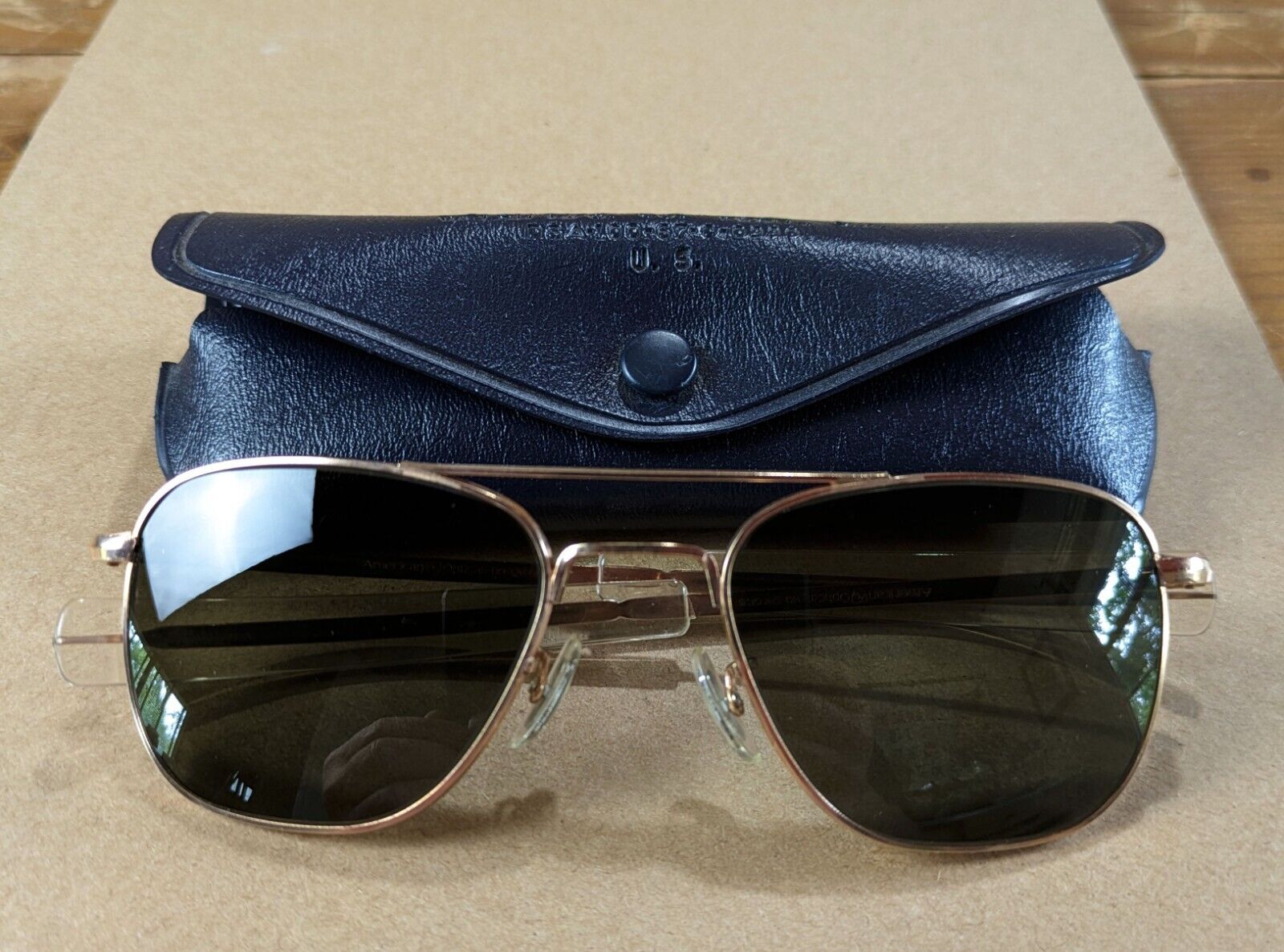 Vtg NOS 1967 American Optical 1/10 12K GF Pilot Sunglasses & Case. NEW