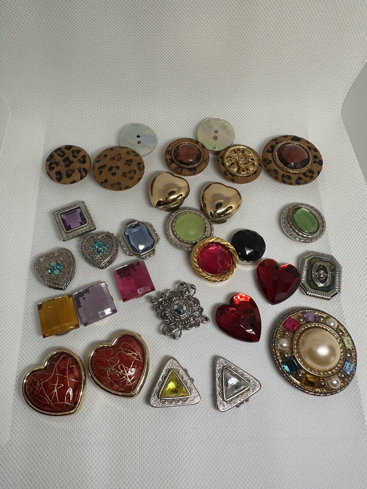 VINTAGE TO NOW ASSORTED BUTTON COVERS LOT Of 29 pieces metal, Crystals , plastic