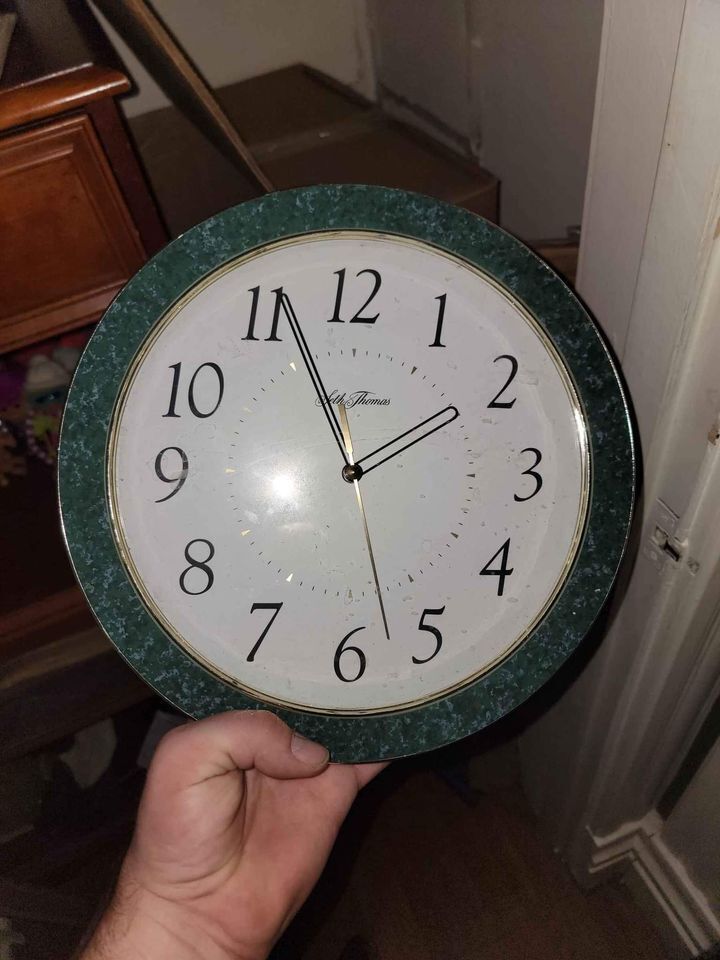 Old school Vintage Seth Thomas Clock Working GOOD 