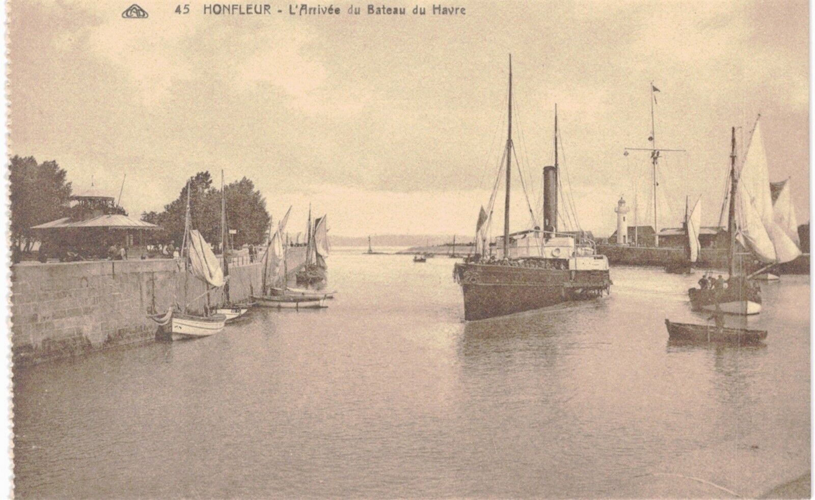 Honfleur L\'Arrive du Bateau du Havre France 1910 