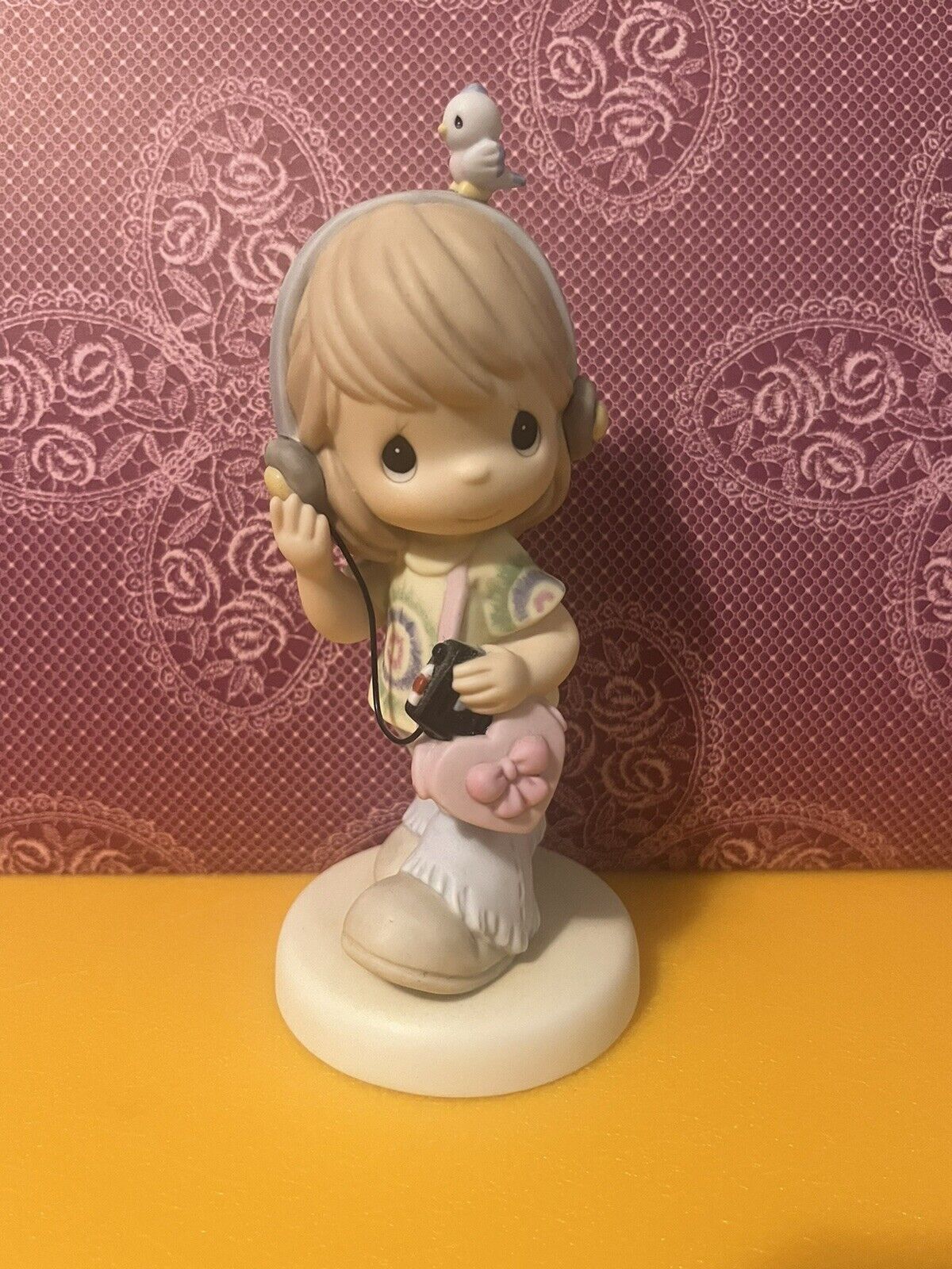 Precious Moments Figurine 104281 Carry A Song In Your Heart 2002 MINT Hippy Girl