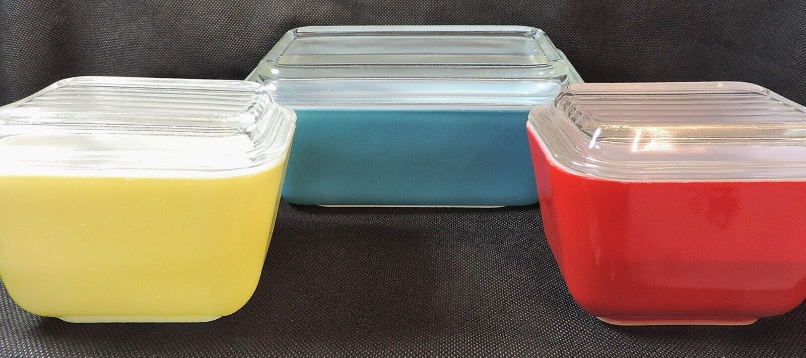 3 Vintage Pyrex Primary Color Refrigerator Dishes With Lids
