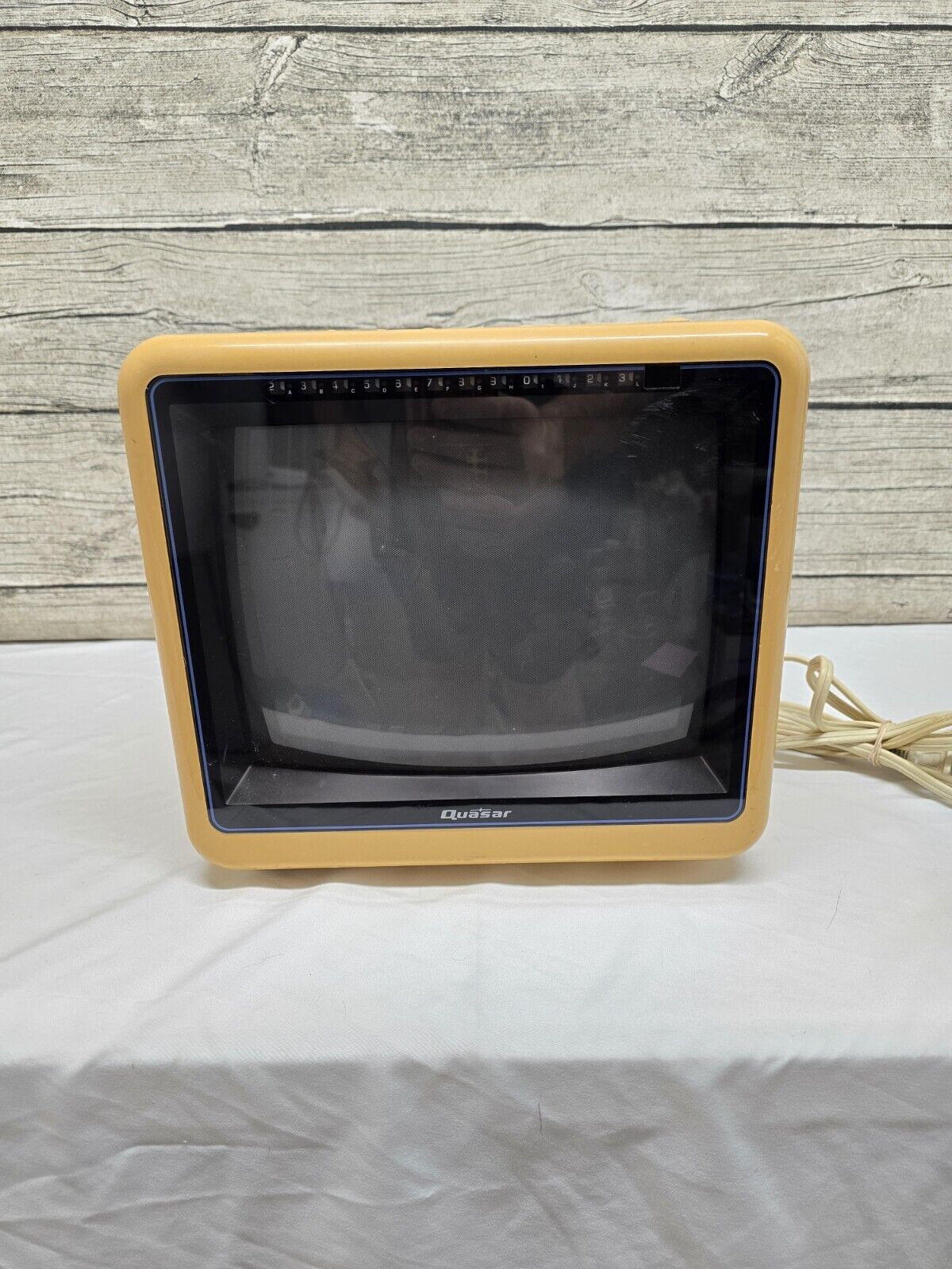 Quasar WP2145XH Beige Vintage TV 1985 Tested Retro Gaming