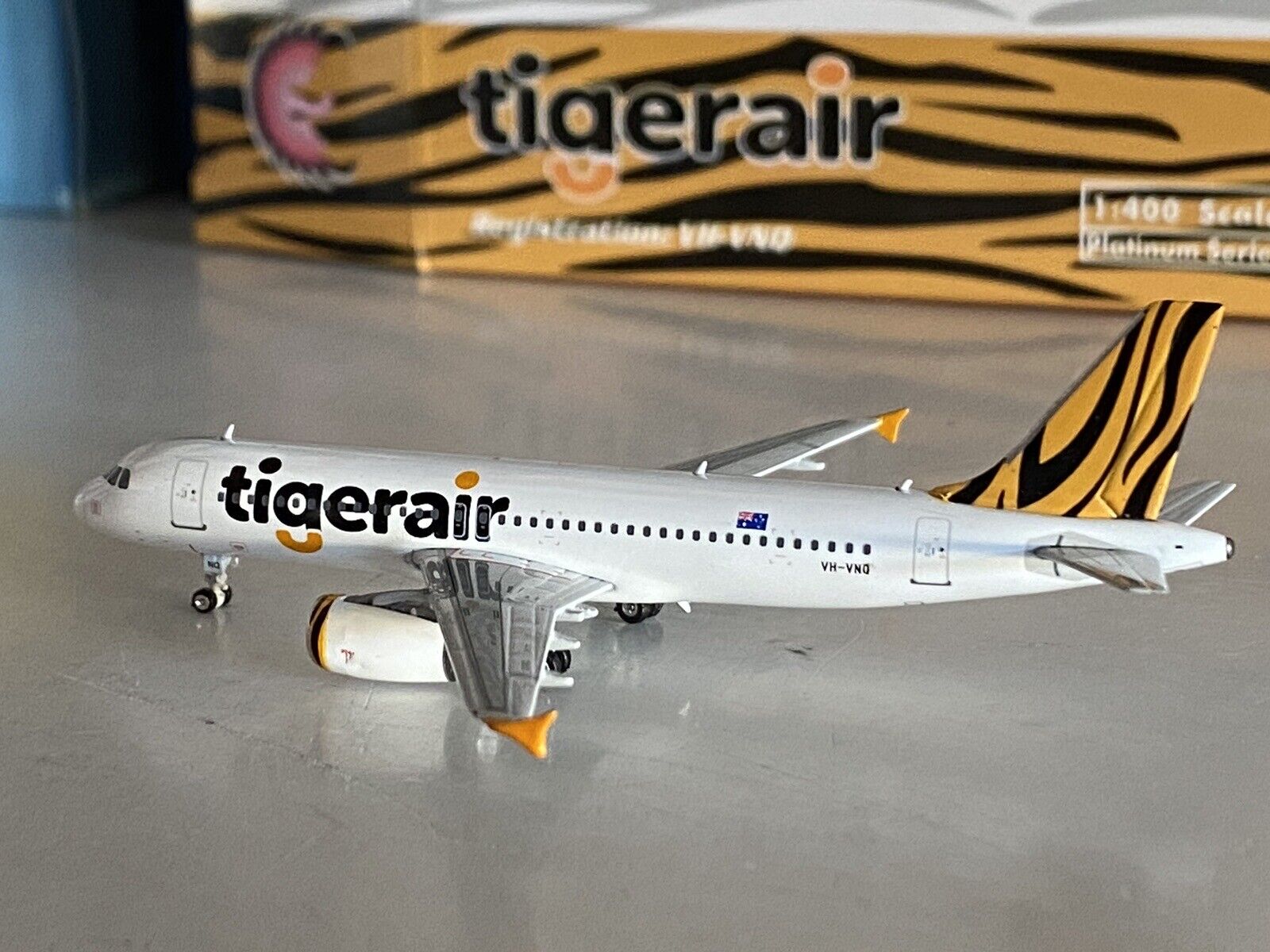 Phoenix Models Tiger Airways Australia Airbus A320-200 1:400 VH-VNQ PH410811