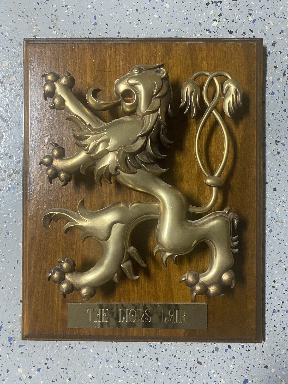 Gold Rampant Lion on Wood Plaque (Lowenbrau)