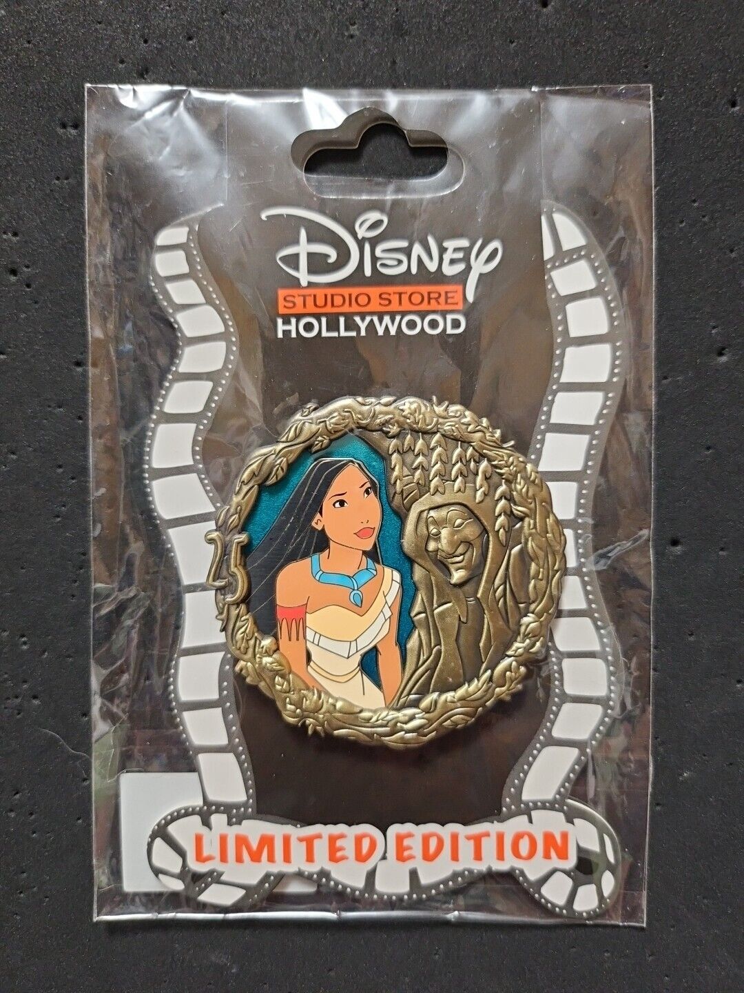 Pocahontas 25th Anniversary Gold Frame DSSH LE 300 Disney Pin