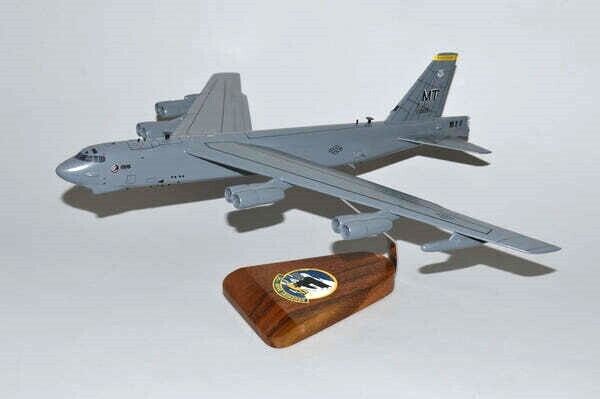 USAF Boeing B-52 Stratofortress 69th Bomb Squadron Desk Model 1/100 SC Airplane