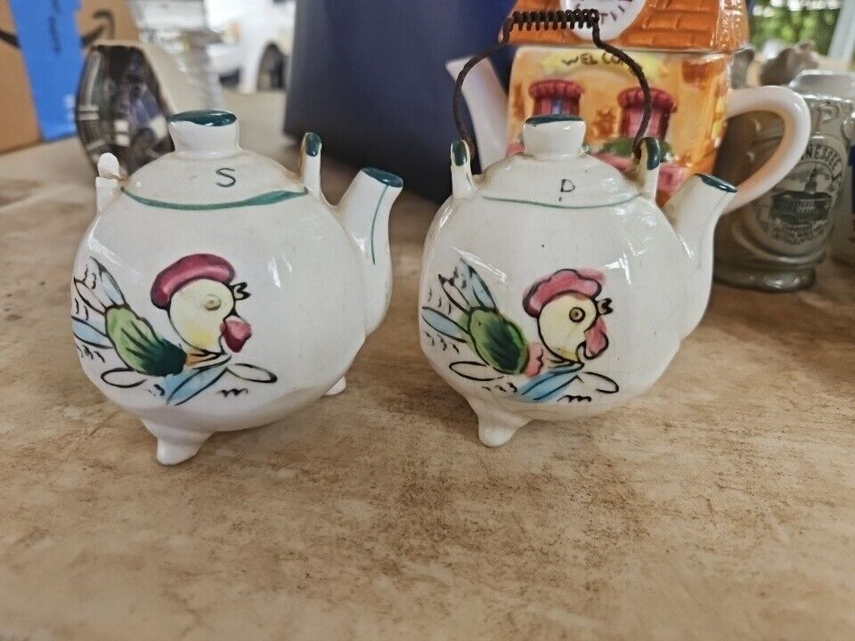 vintage teapot salt and pepper shakers