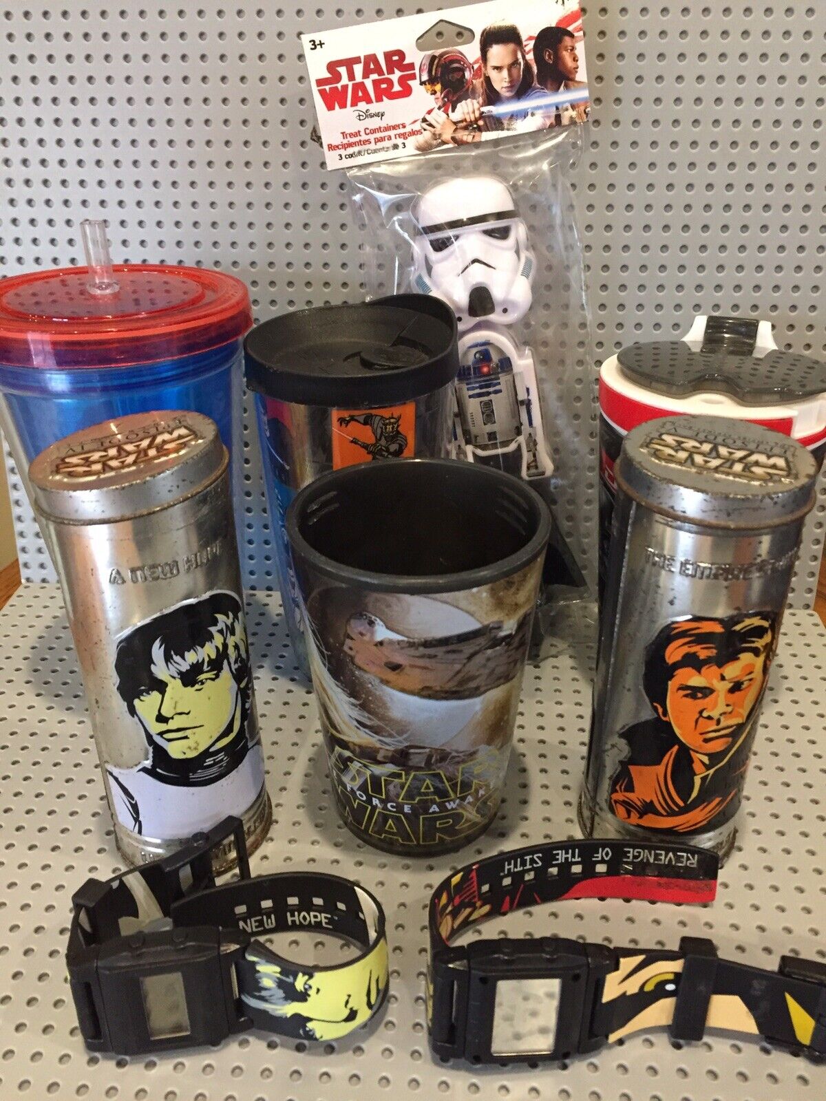 Stat Wars Mixed Collectible Lot~Cups~BK Watches~Treat Containers~Force Awakens