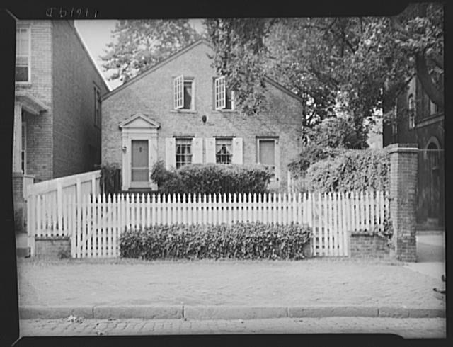 Photo:Washington, D.C. Old Georgetown house with picket fence in front