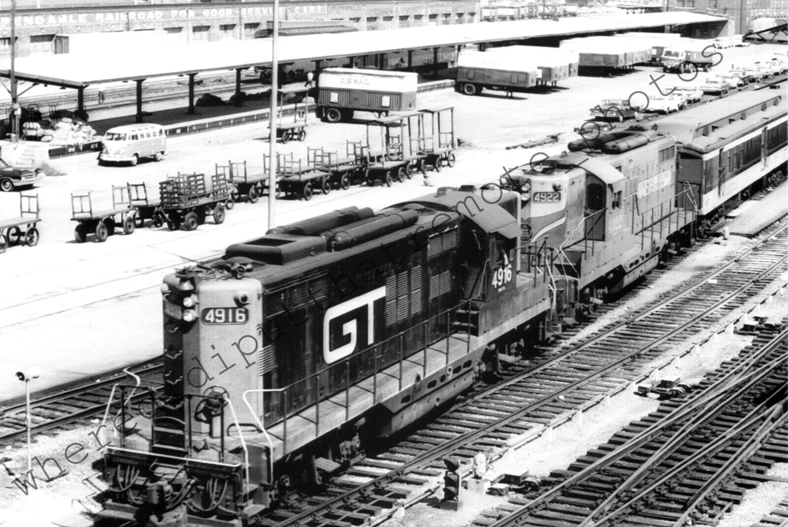 Grand Trunk Western GTW 4916 EMD GP9 Chicago ILL 1965-66 Photo