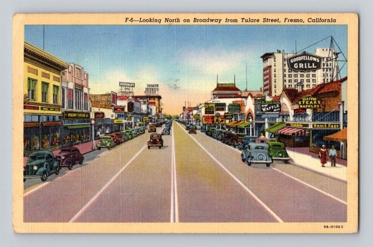 1939. FRESNO, CALIF. BROADWAY FROM TULARE STREET. POSTCARD DM5