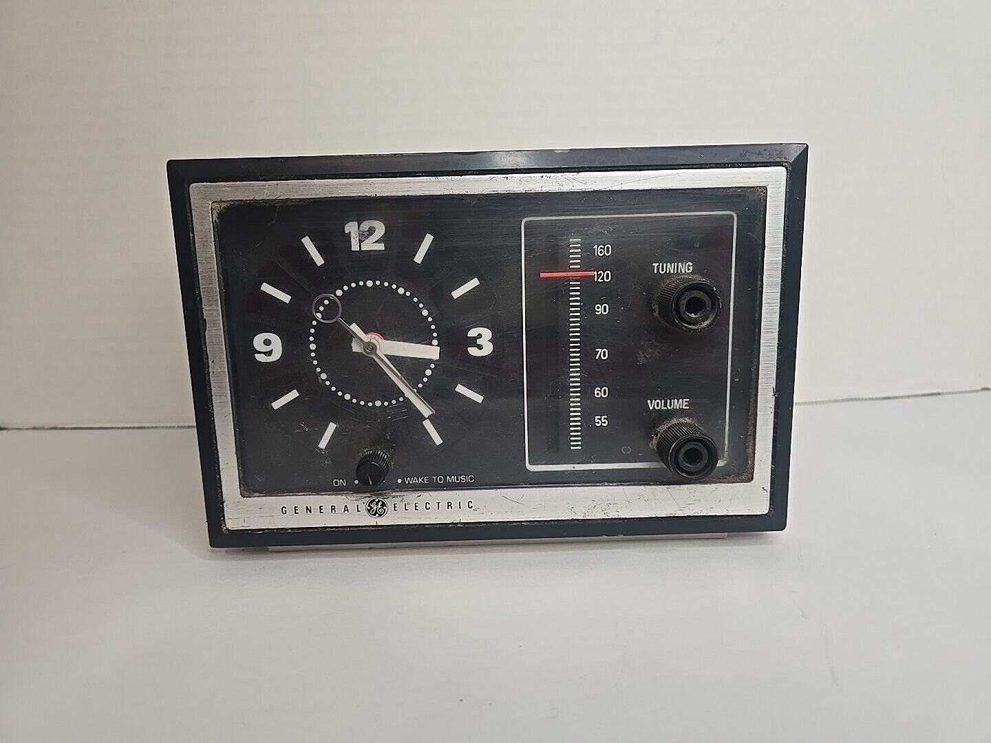 Vintage General Electric AM Clock Radio 7-4725 Beige *Working*Poor Cond