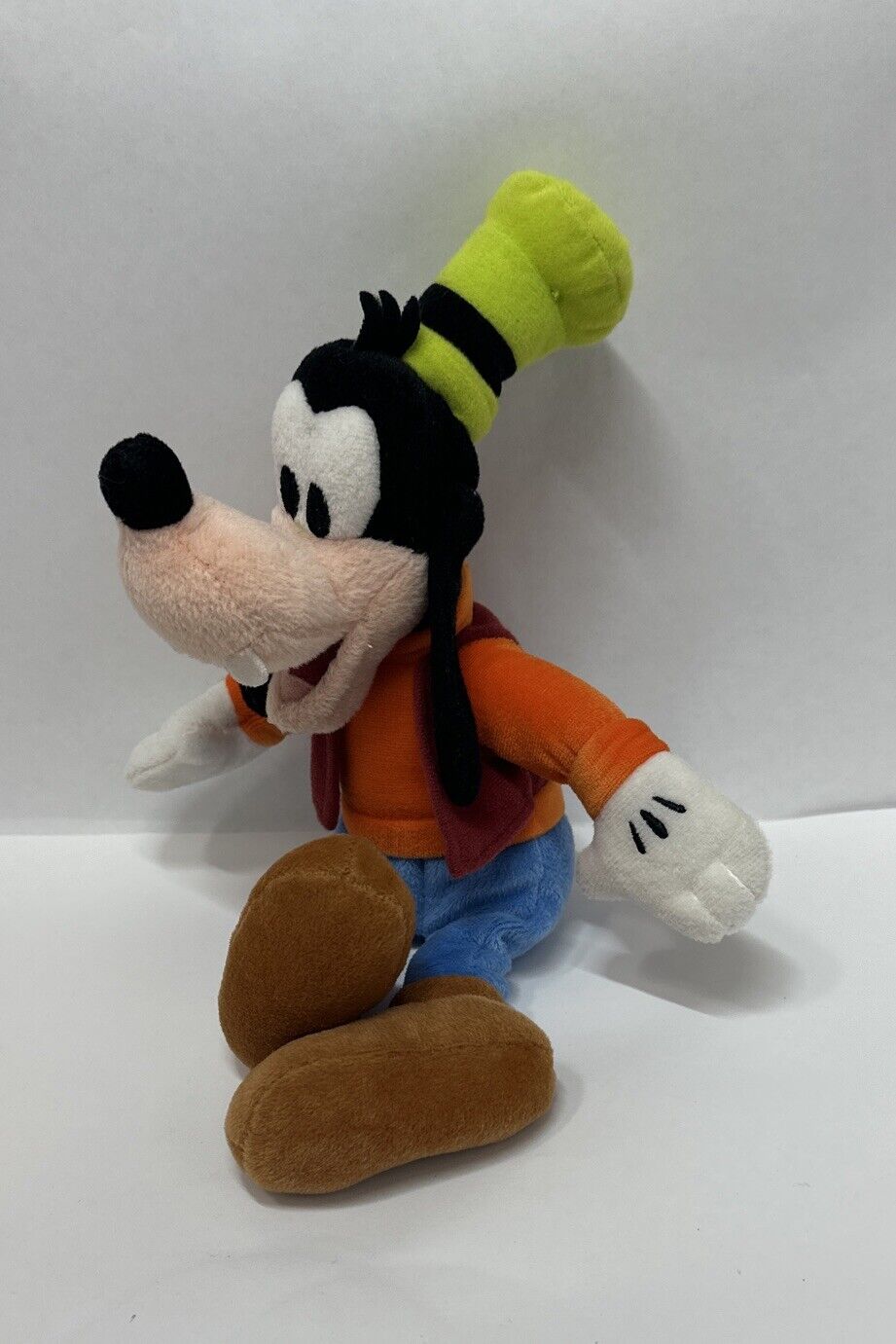 Disney - Disney Store - Goofy - Genuine Authentic - 11” Plush Stuffed Animal