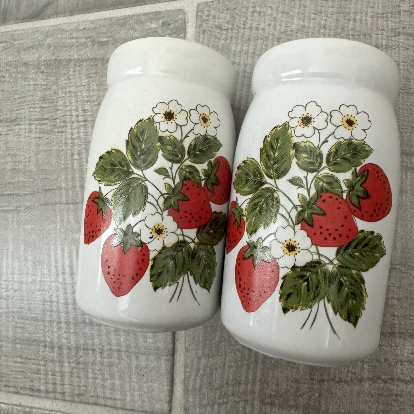 Vintage McCoy Country Strawberry Flower Salt Pepper Shakers Ceramic Cottagecore