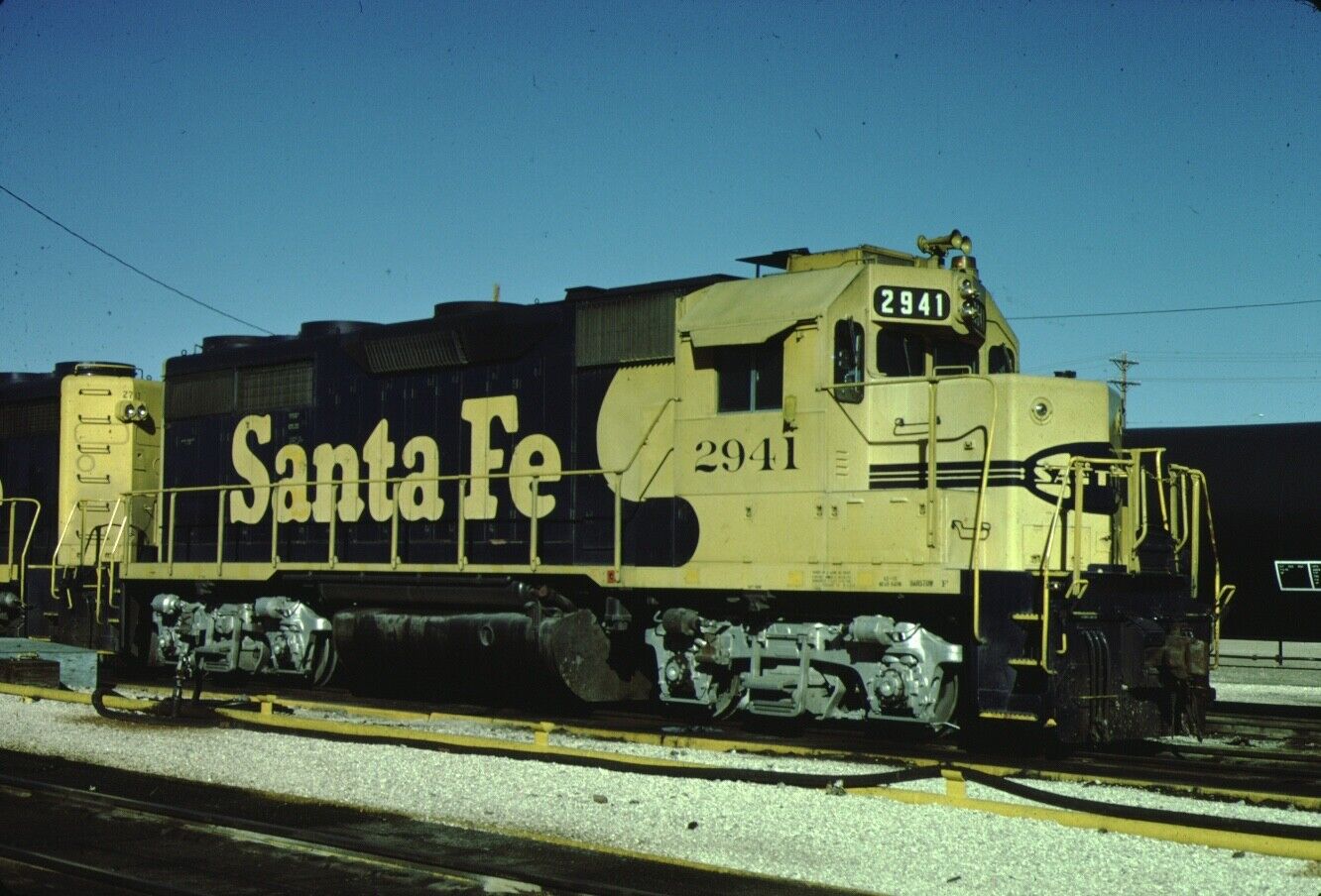 AT&SF Santa Fe EMD GP35 Kodachrome original Kodak Slide