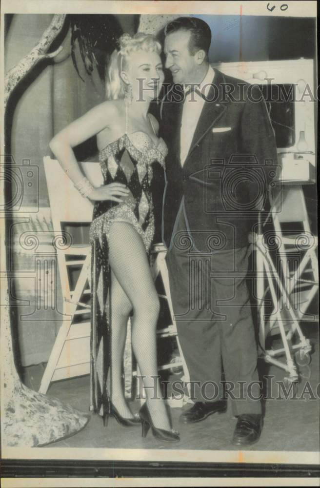 1954 Press Photo Actress Betty Grable and husband Harry James on Las Vegas set
