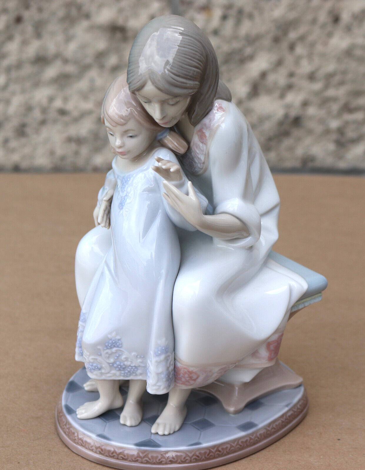 Lladro Tenderness Mother & Daughter Figurine Statue #1527 Porcelain 8\
