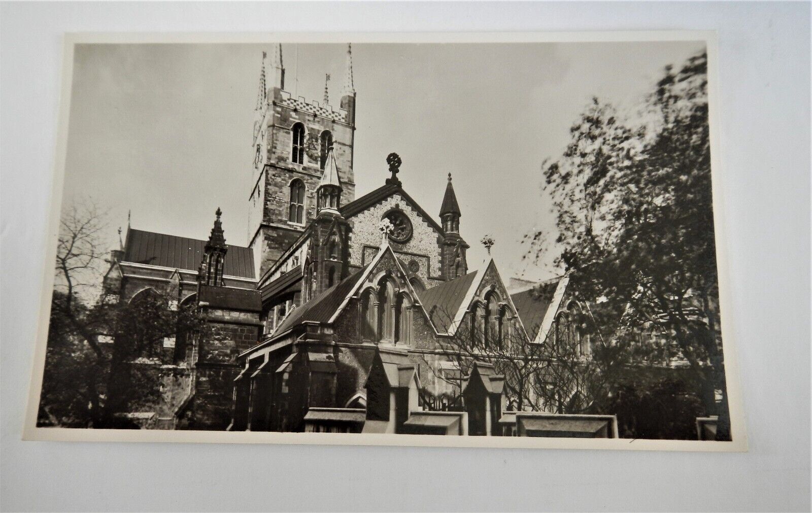 Vint. Raphael Tuck Real Photo P/C- RPPC- England- Southwark Cathedral