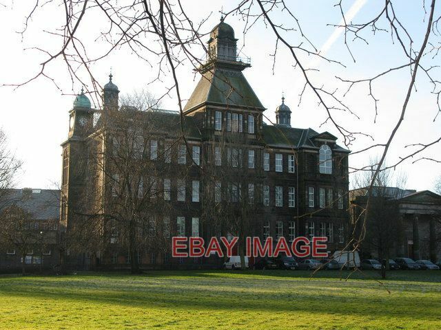PHOTO  LEITH PRIMARY SCHOOL THIS IMPOSING BUILDING ON ST. ANDREW PLACE OCCUPIES