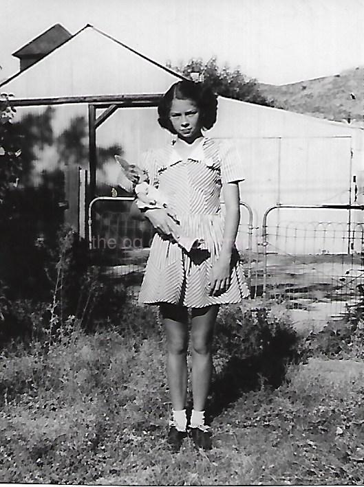 WHEN SHE WAS YOUNG Girl FOUND PHOTO Black And White ORIGINAL Vintage 45 51 J