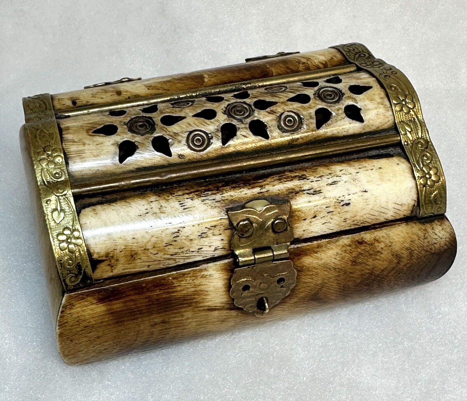 Vintage Bone Brass Hinged Trinket Jewelry Box Felt Lined Treasure Chest Turtle